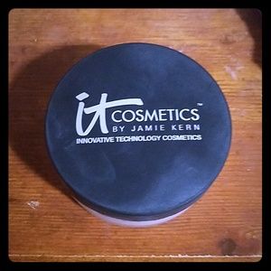It cosmetics airbrush luminizer powder